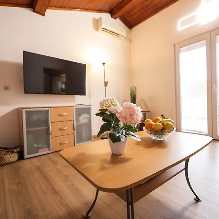 My Dalmatia - Sea View Naledi With Shared Pool Apartament