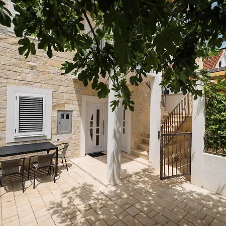 Apartment My Dalmatia - Sea View Naledi With Shared Pool