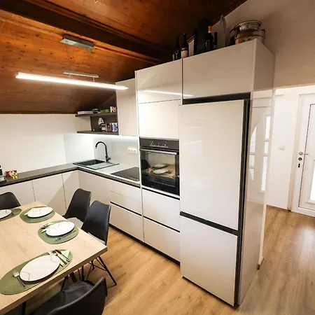 My Dalmatia - Sea View Naledi With Shared Pool Apartment Mrljane