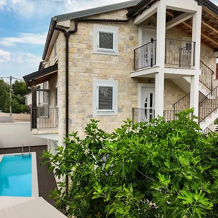 My Dalmatia - Sea View Naledi With Shared Pool *