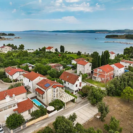 Apartment My Dalmatia - Sea View Naledi With Shared Pool